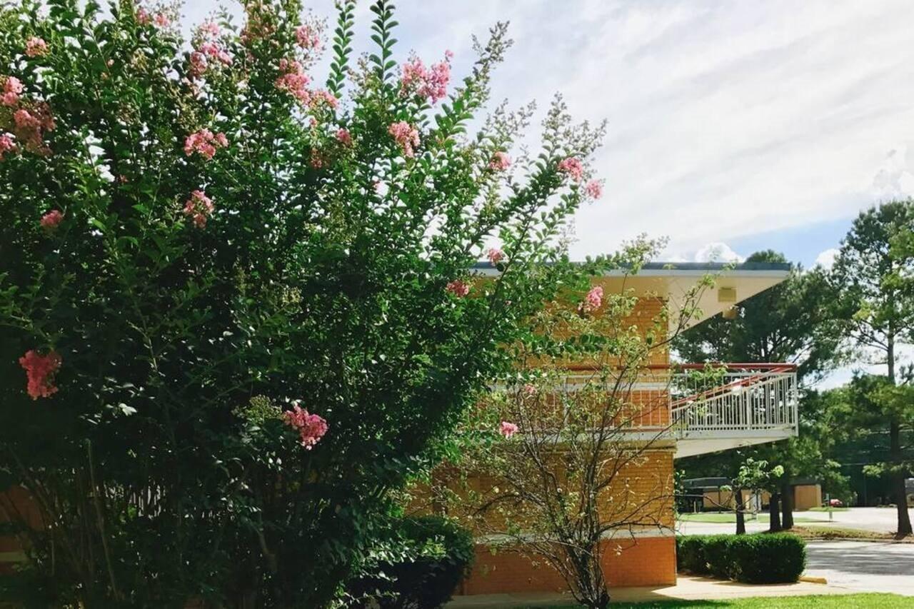 Milan Inn & Suites Exterior foto